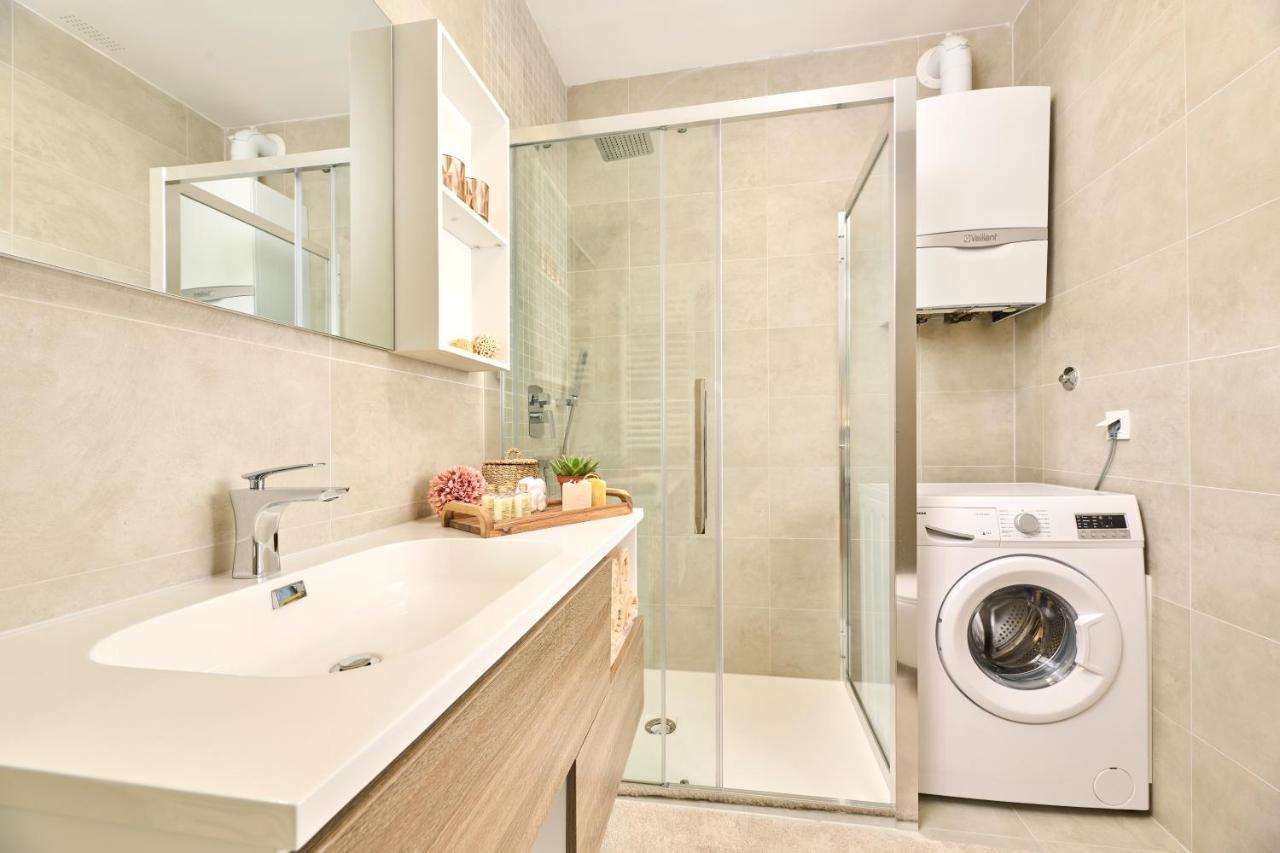 Brand New 1 Bedroom Apartment With Backyard Near The Beach! Porec Luaran gambar